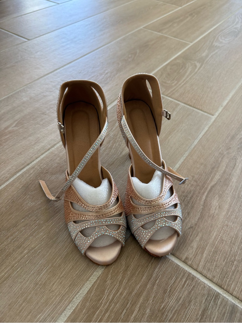 Dance shoes 318
